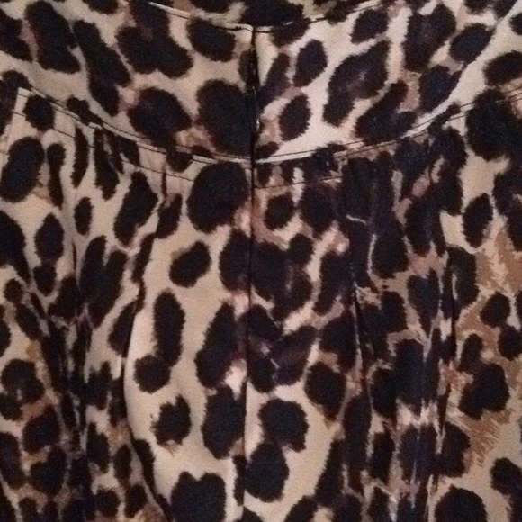 Cute leopard print mini skirt! - Picture 3 of 3